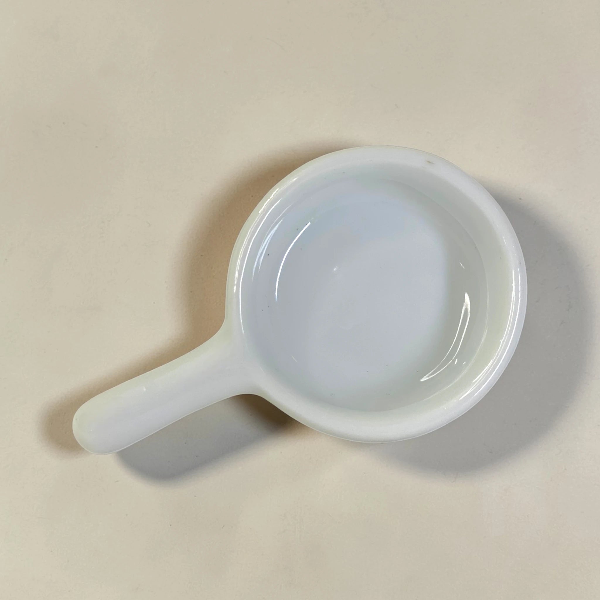 Ivory Mini Sauce Boat – Minimal Aesthetic Pourer